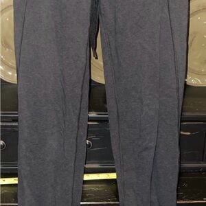 Women Lululemon Joggers ( S/M)